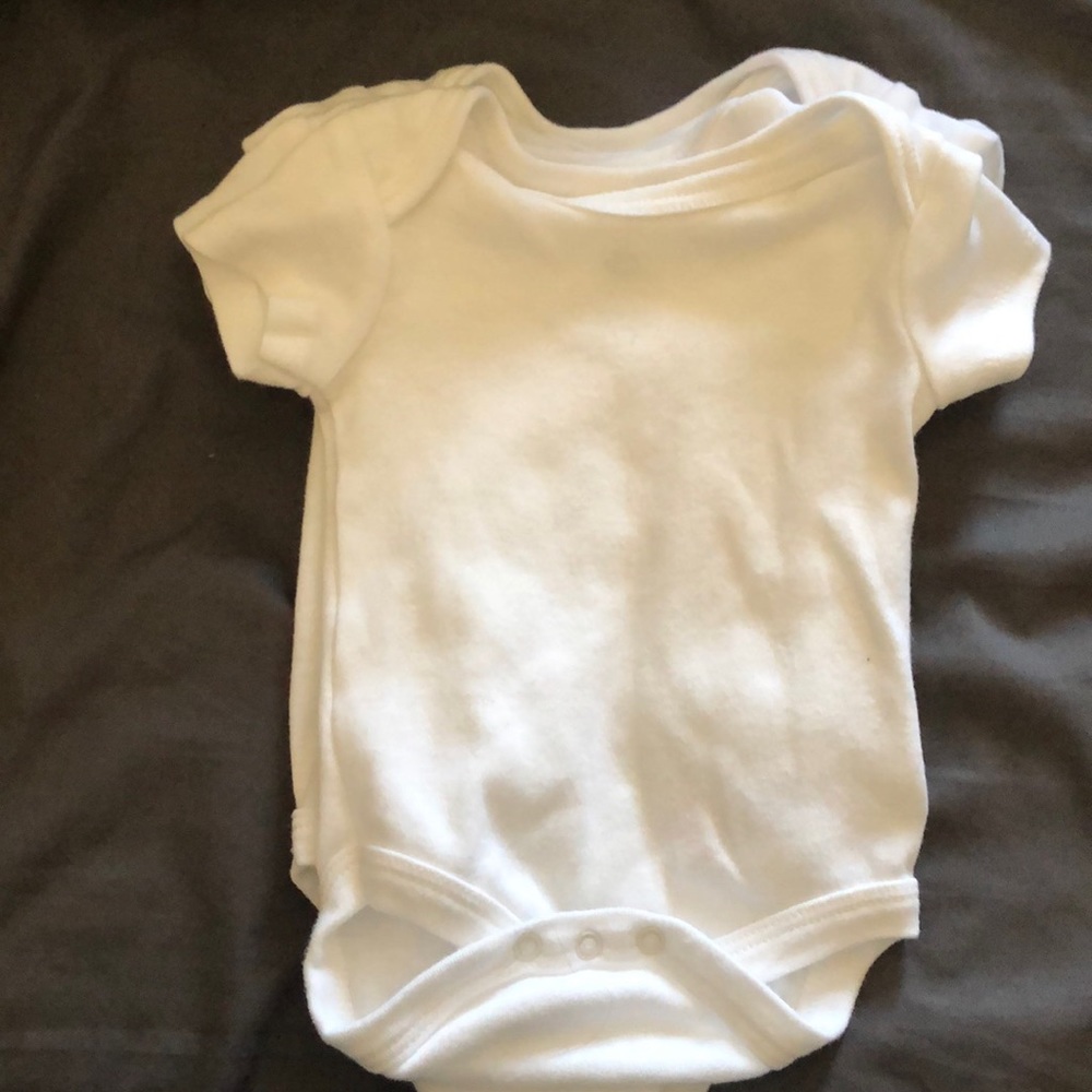 Set of 3 white bodysuit 0-3 mos